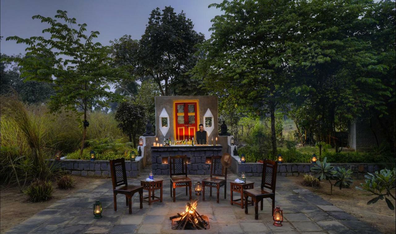 Courtyard House Hotell Kānha Exteriör bild