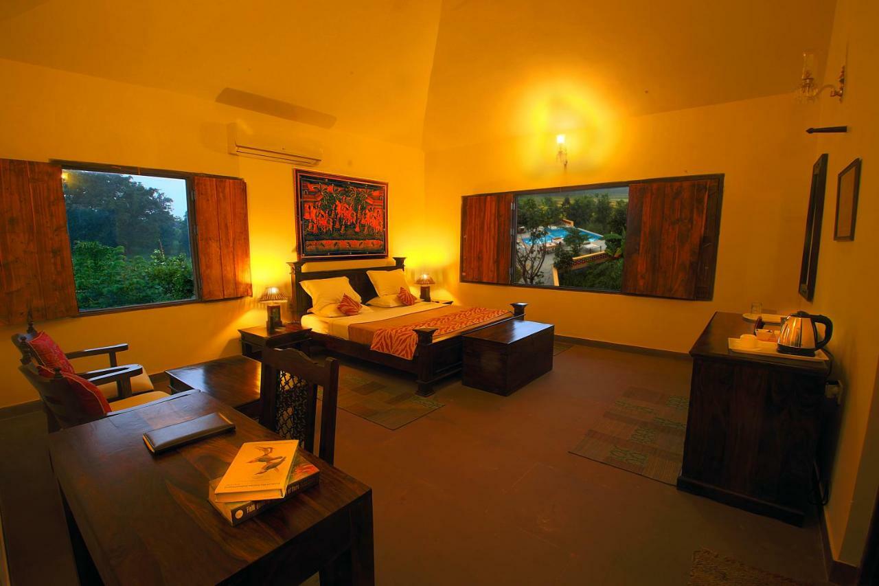 Courtyard House Hotell Kānha Exteriör bild